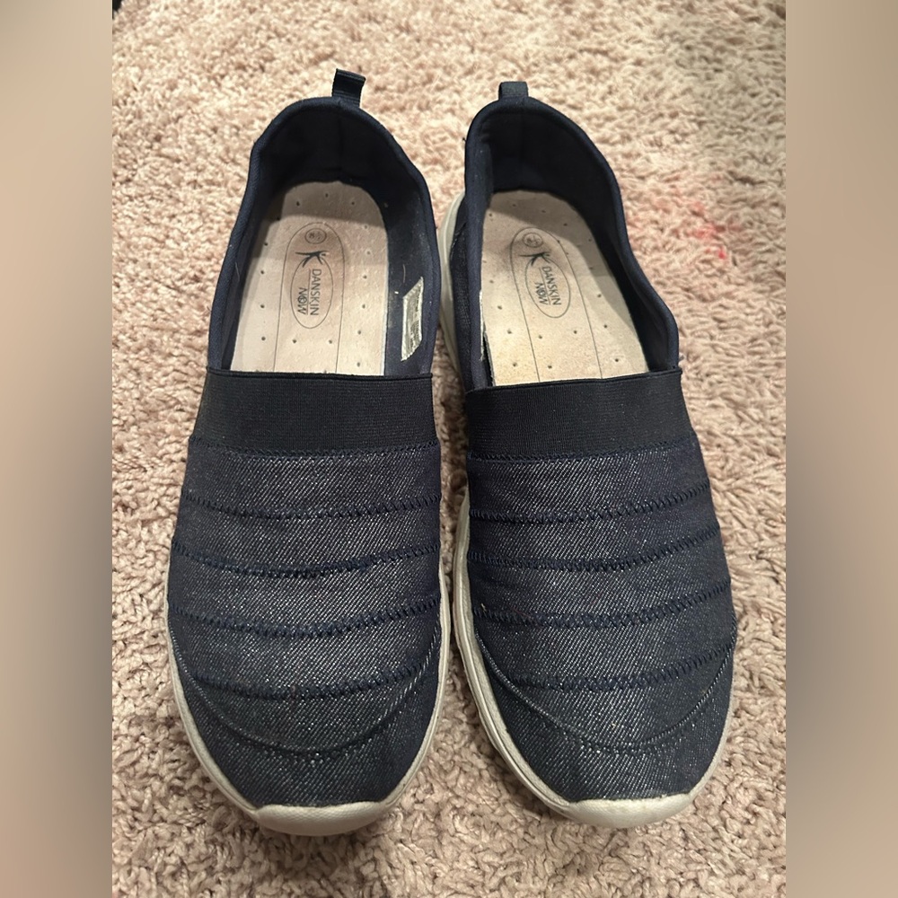 Danskin now 8.5 denim Navy Slip-On shoes sneakers comfort 40 orthotic cushion